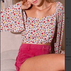 ☀️POL “‘ Flory “ POL Floral Crop Smocked Long Sleeve Top with Bell Sleeves BR52
